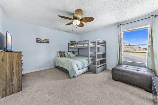 Building Photo - 1472 W Beach Blvd