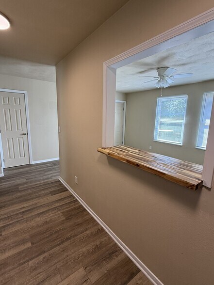 Building Photo - 210 E 13th St