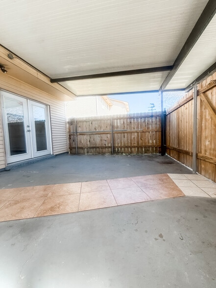 Building Photo - 214 Greenbriar Dr