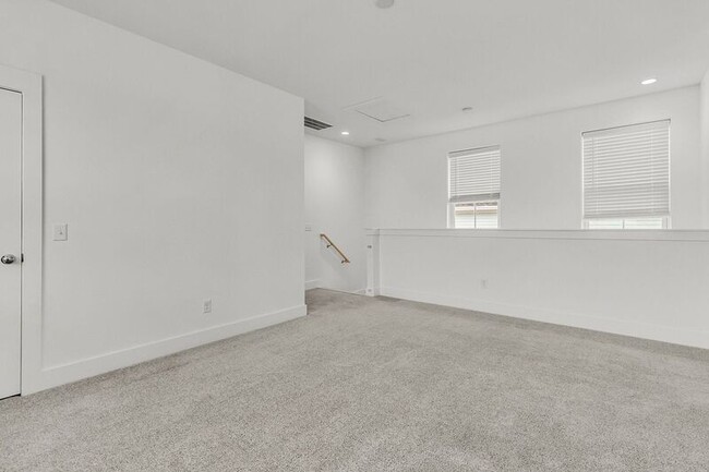 Building Photo - 102 True Blue Lp