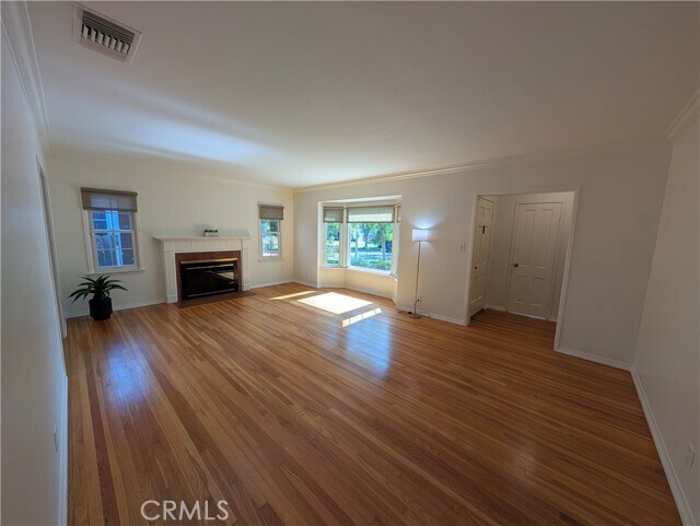 Building Photo - 582 N Sunnyslope Ave