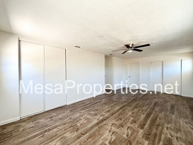 Building Photo - 820 Caliente Dr