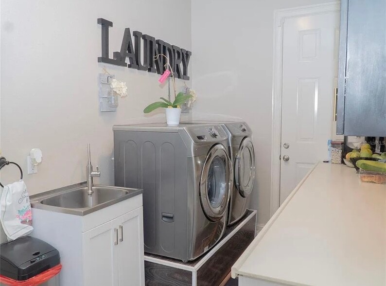 Laundry room - 1304 Ocoee Apopka Rd