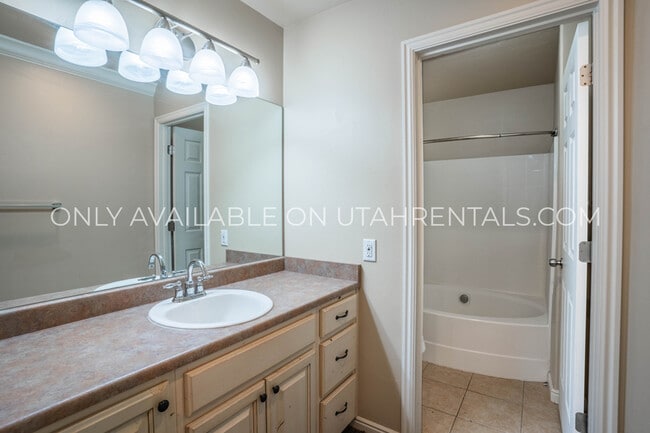 Building Photo - 12824 S Timber Run Dr