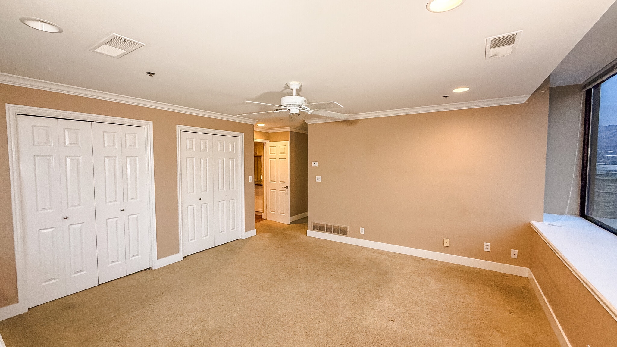 Building Photo - 44 W Broadway