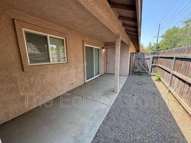 Building Photo - 3648 E Mineral King Ave