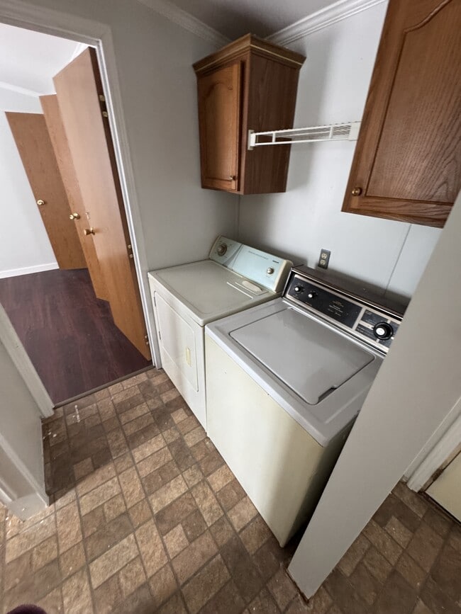 Building Photo - 189 Commercial St