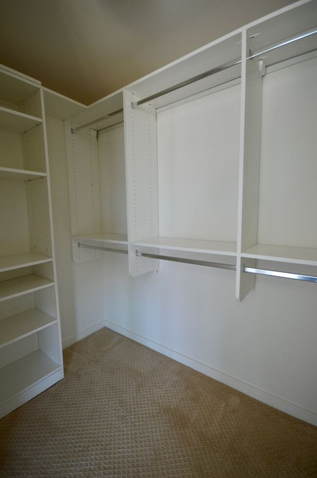 Building Photo - Beautiful 2 Bedroom Apartment in Long Beac...