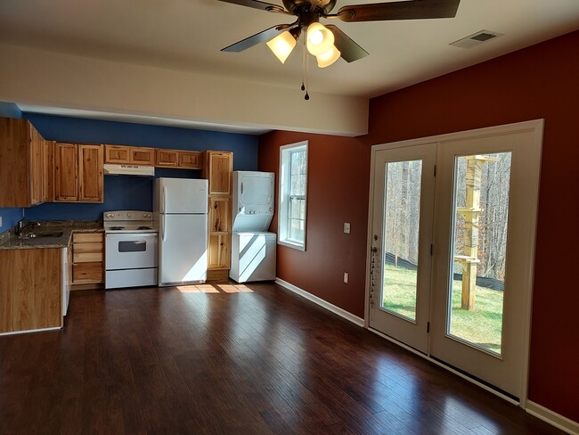 Full kitchen (view from living room) - 3556 Wardell Cres