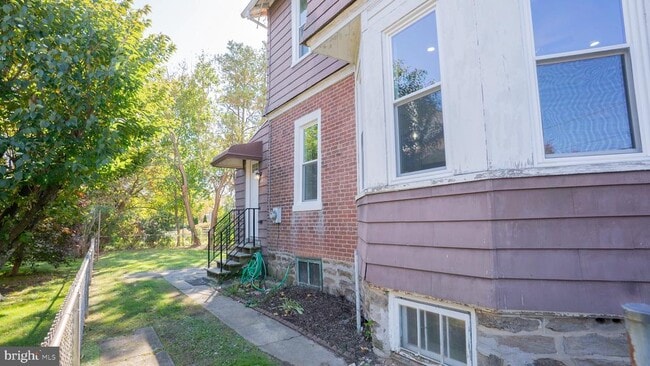 Building Photo - 113 Elm Ave