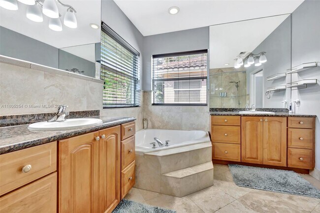 Building Photo - 853 SW 11th Ct
