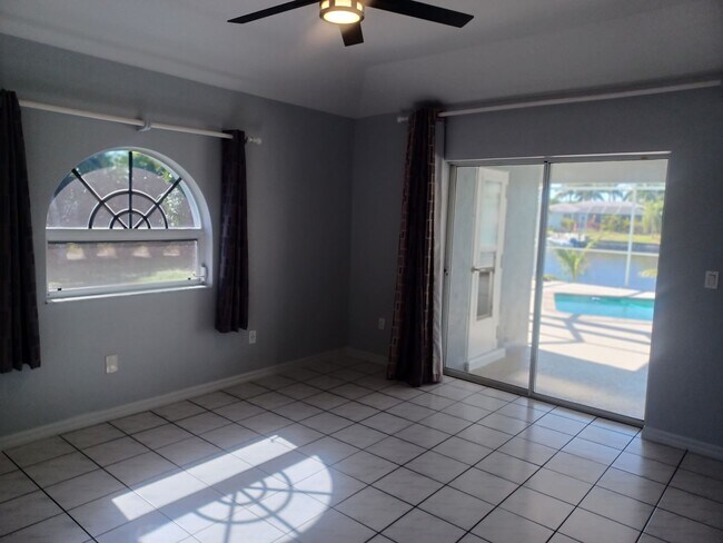 Building Photo - 4416 SW 24th Ave