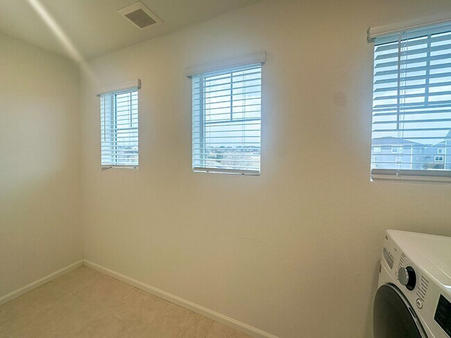 Building Photo - CORNER PAIRED HOME ACROSS THE PARK!