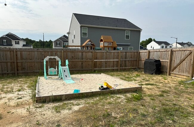 Building Photo - 1709 Redbout Ct