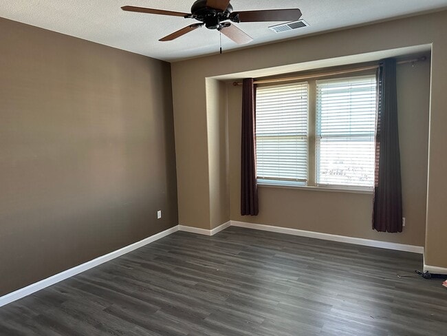 Building Photo - 2691 Hutchings Dr