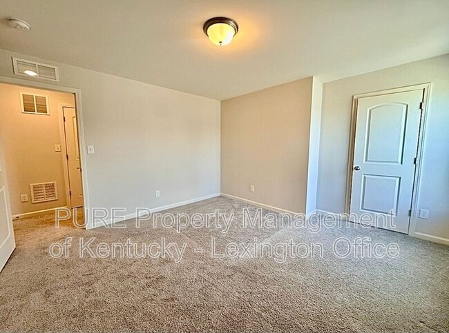 Building Photo - 1524 Hayfield Flt