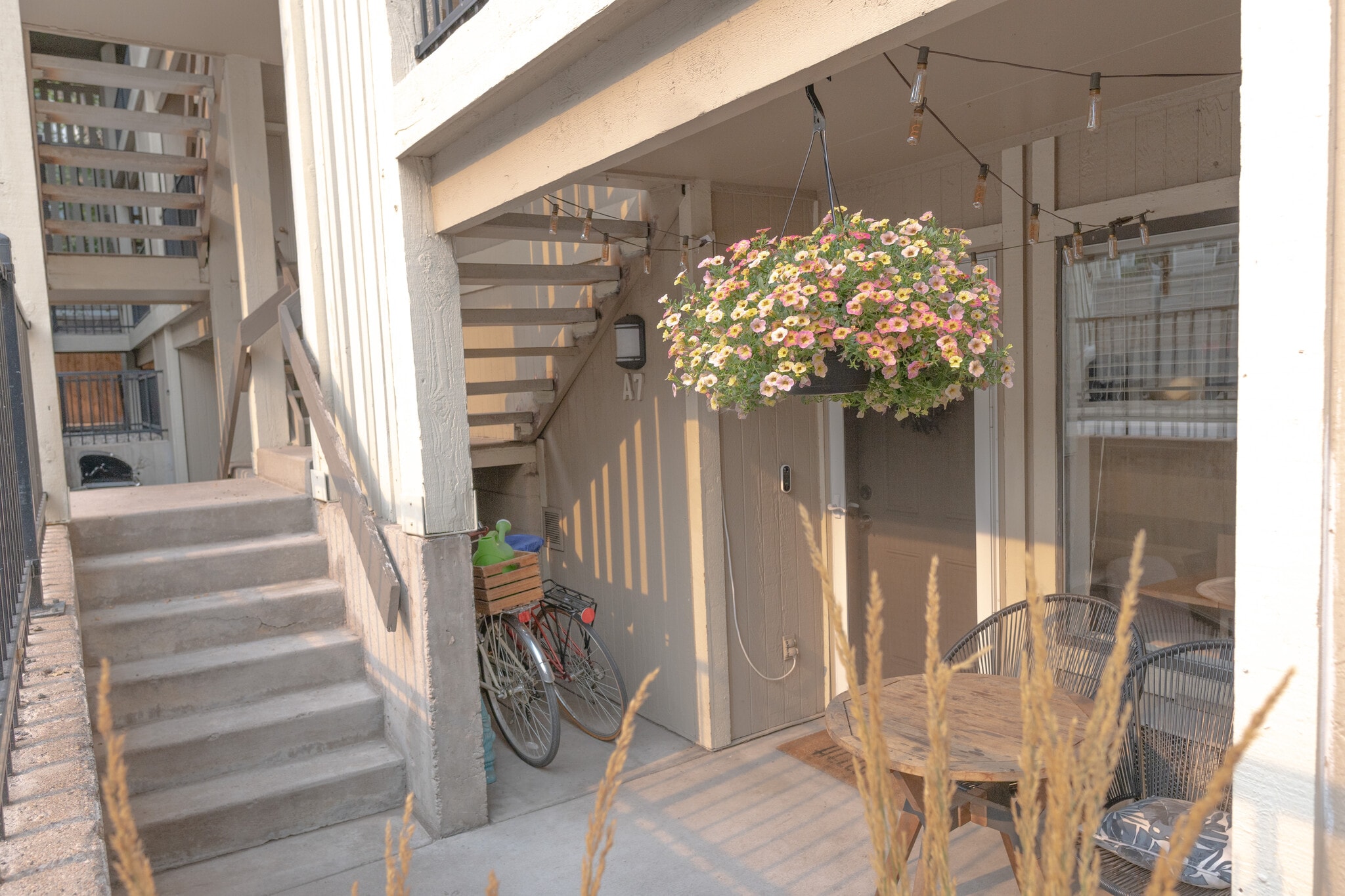 Building Photo - 1209 W Plum St