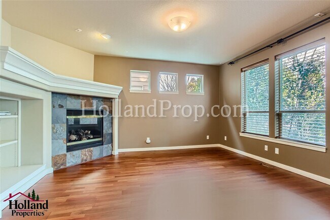 Building Photo - Stunning 3-Bedroom Home in Desirable Orenco Station Community!