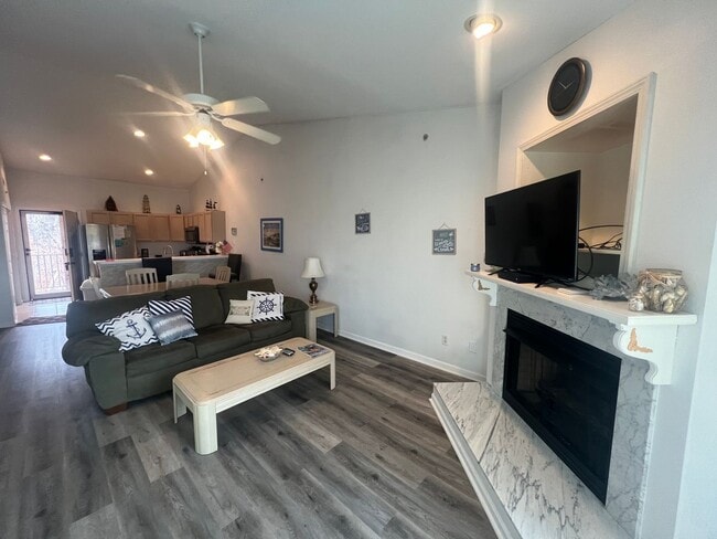 Building Photo - Lakeview Condo for Rent - The Ledges, Osage Beach!