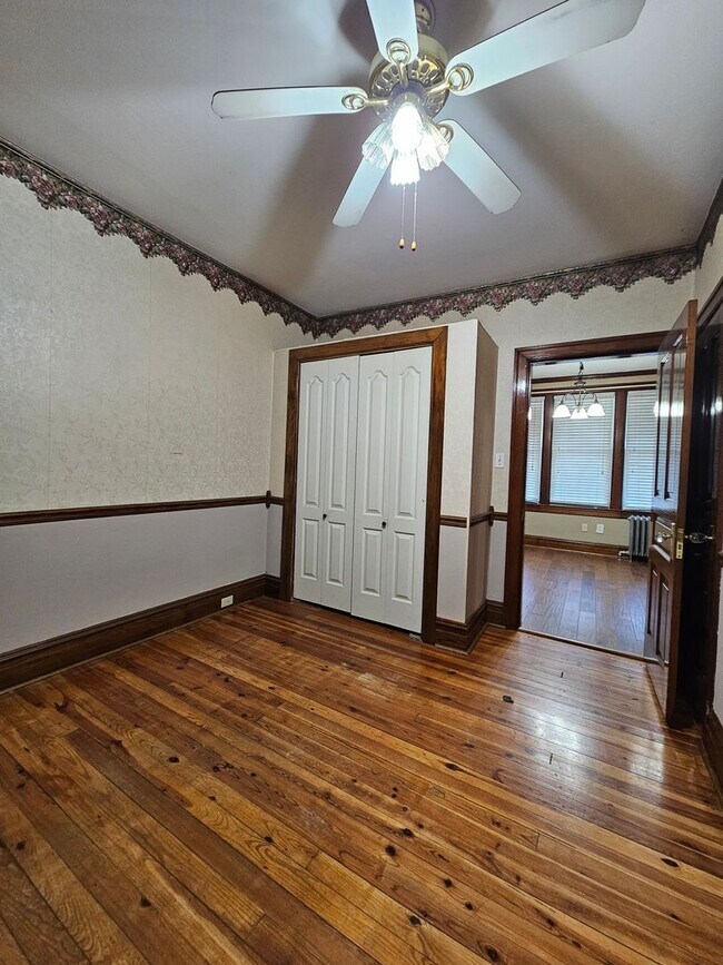 Building Photo - 565 Trinity Rd