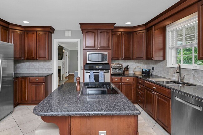 Building Photo - 1 Leconte Ct
