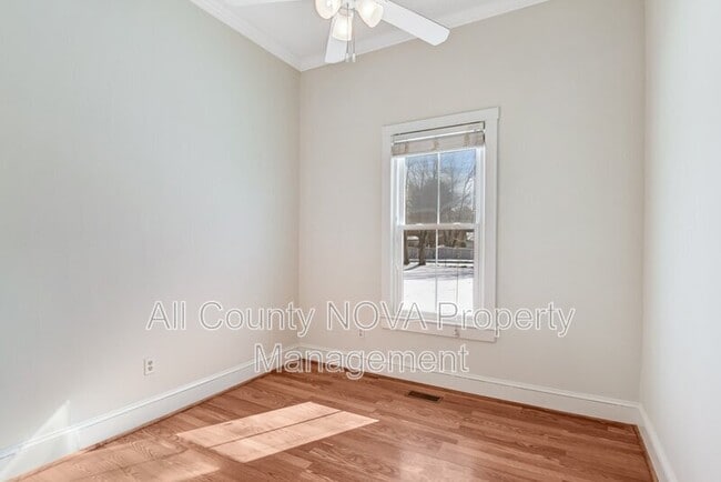 Building Photo - 8753 Signal Hill Rd