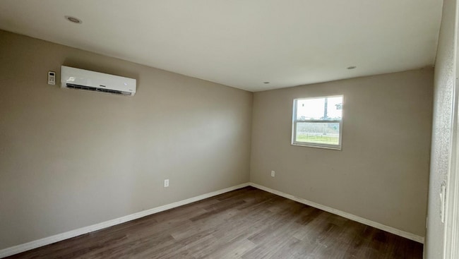 Building Photo - 1310 N Combee Rd