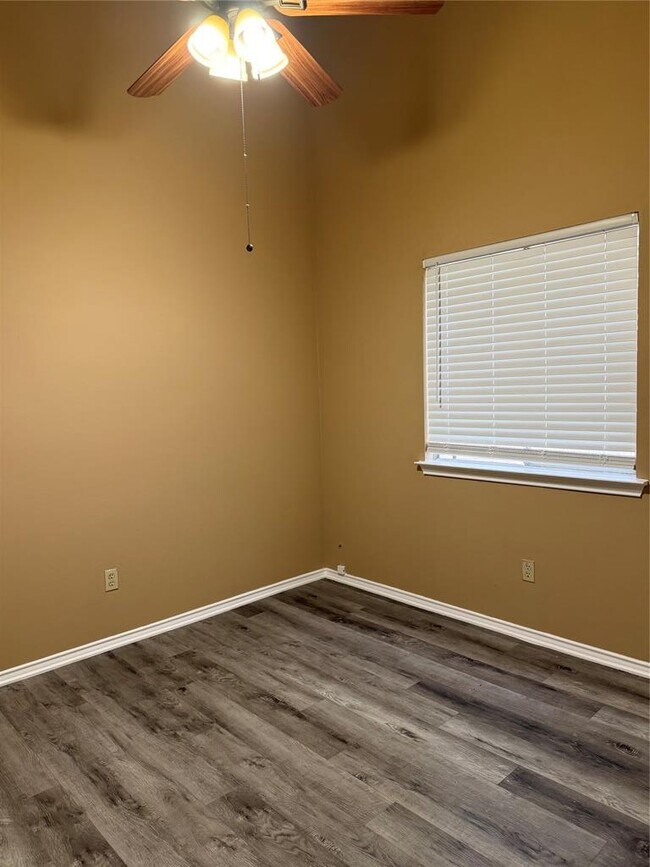 Building Photo - 6303 Weeks Cove