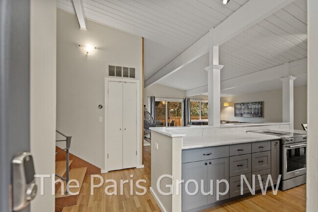 Building Photo - Fantastic Modernized Bridle Trails Mid Century Home * Central A/C, EV Charger, Exceptional Outdoo...