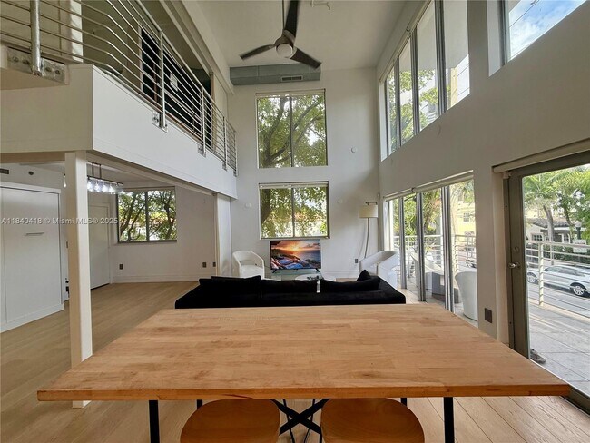 Building Photo - 900 4th St