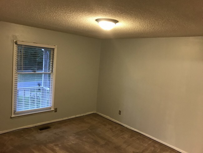 Bedroom - 4448 Huntington Dr