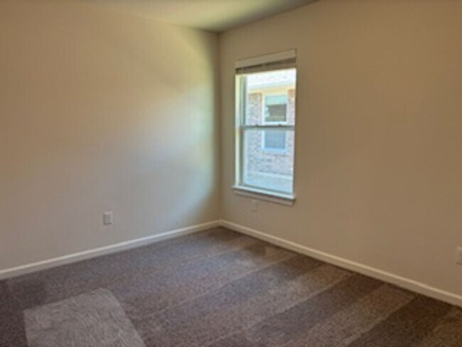 Building Photo - Newly Built!