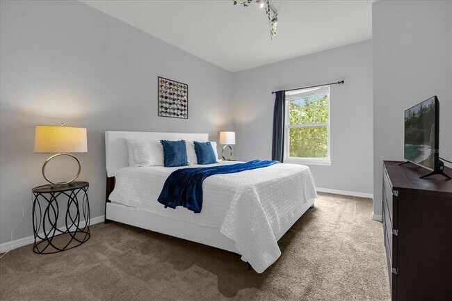 Building Photo - 5350 Diplomat Ct