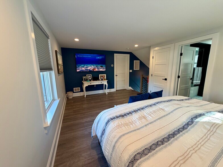 Building Photo - 502 12th Ave