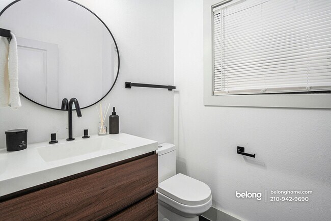 Building Photo - 321 Porter St