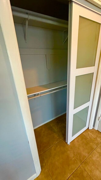 Building Photo - 1035 - 1037-1037 NE 32nd St