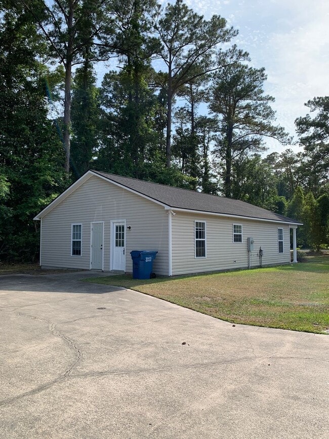 Building Photo - Three Bedroom, Two Bath House on Masonboro Loop