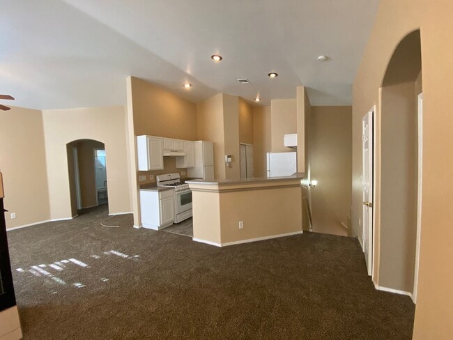 Building Photo - 2 bed townhome in Henderson