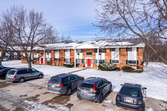 Building Photo - Applewood Village Apartments