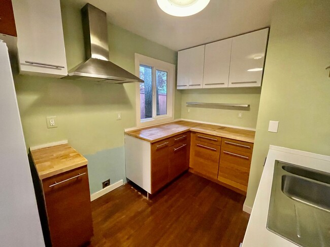 Building Photo - Portland Oasis: 3-Bedroom Gem with AC, Fen...