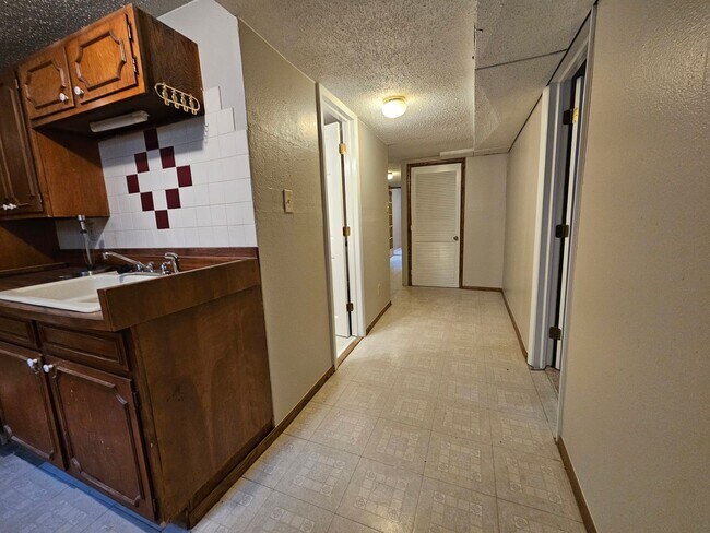 Building Photo - Virginia Village 4 Bed 3 Baths Large Yard Attached Garage Super Spacious!