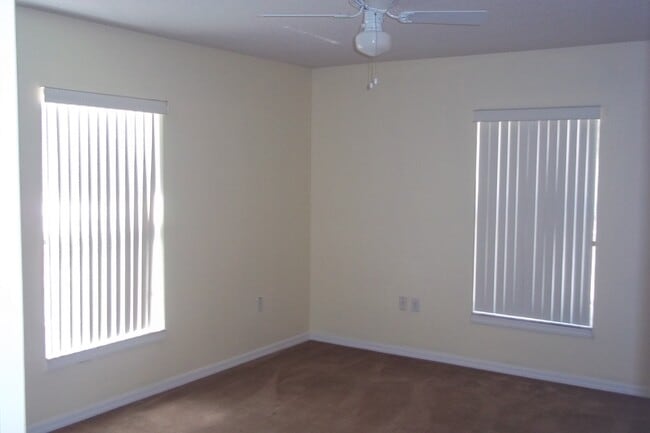 Building Photo - 3 Bedroom Home