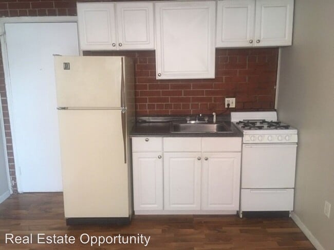 Primary Photo - 1293 Neil Ave