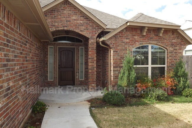 Building Photo - 613 S Silver Leaf Dr
