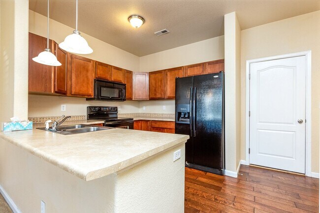 Building Photo - Townhome in the N/E Area for Rent