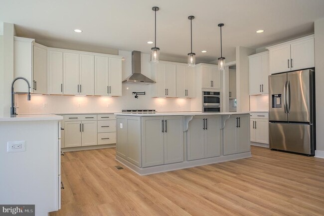 Building Photo - 2424 Carey Ln