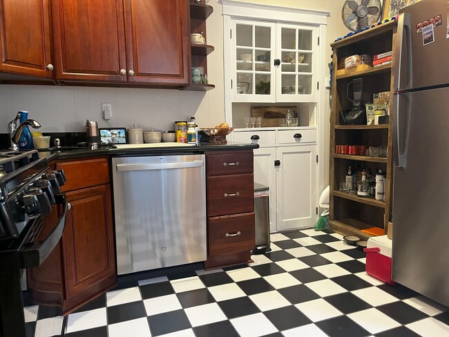Building Photo - Rental in Heart of Mid City