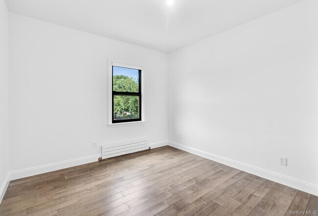 Building Photo - 206-208 Main St