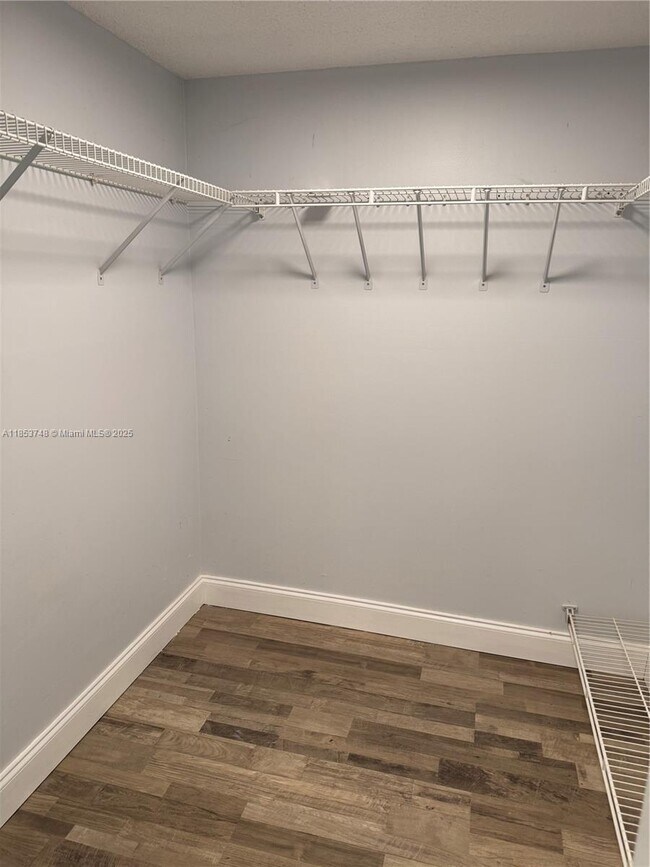 Building Photo - 303 Racquet Club Rd