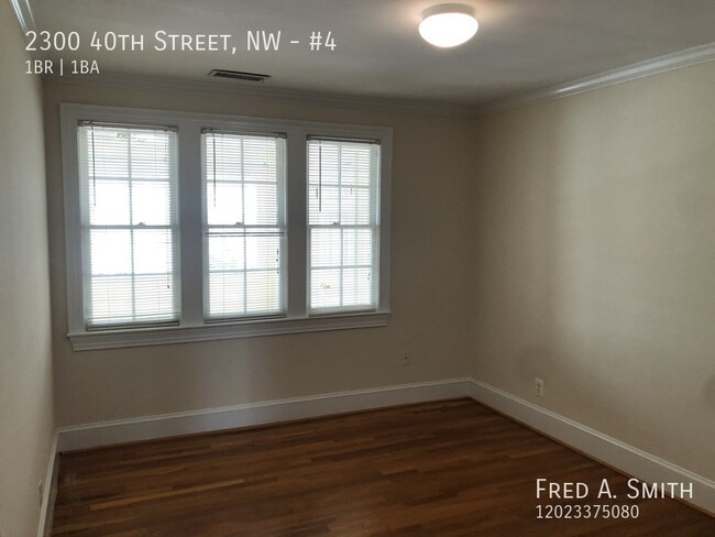 Building Photo - Glover Park Spacious Beautiful One-Bedroom...